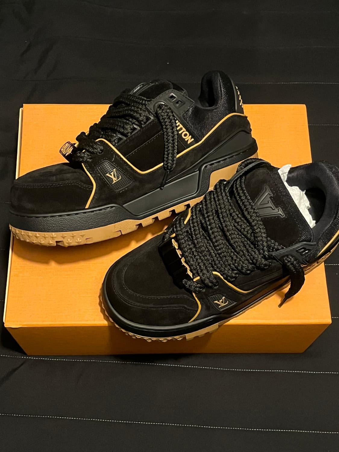 루이비통 맥시 스니커즈 블랙 UK5 상품이미지1