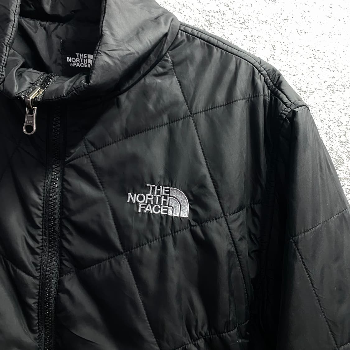 노스페이스 자수 스몰 로고 블랙 경량 패딩 B3497 상품이미지3