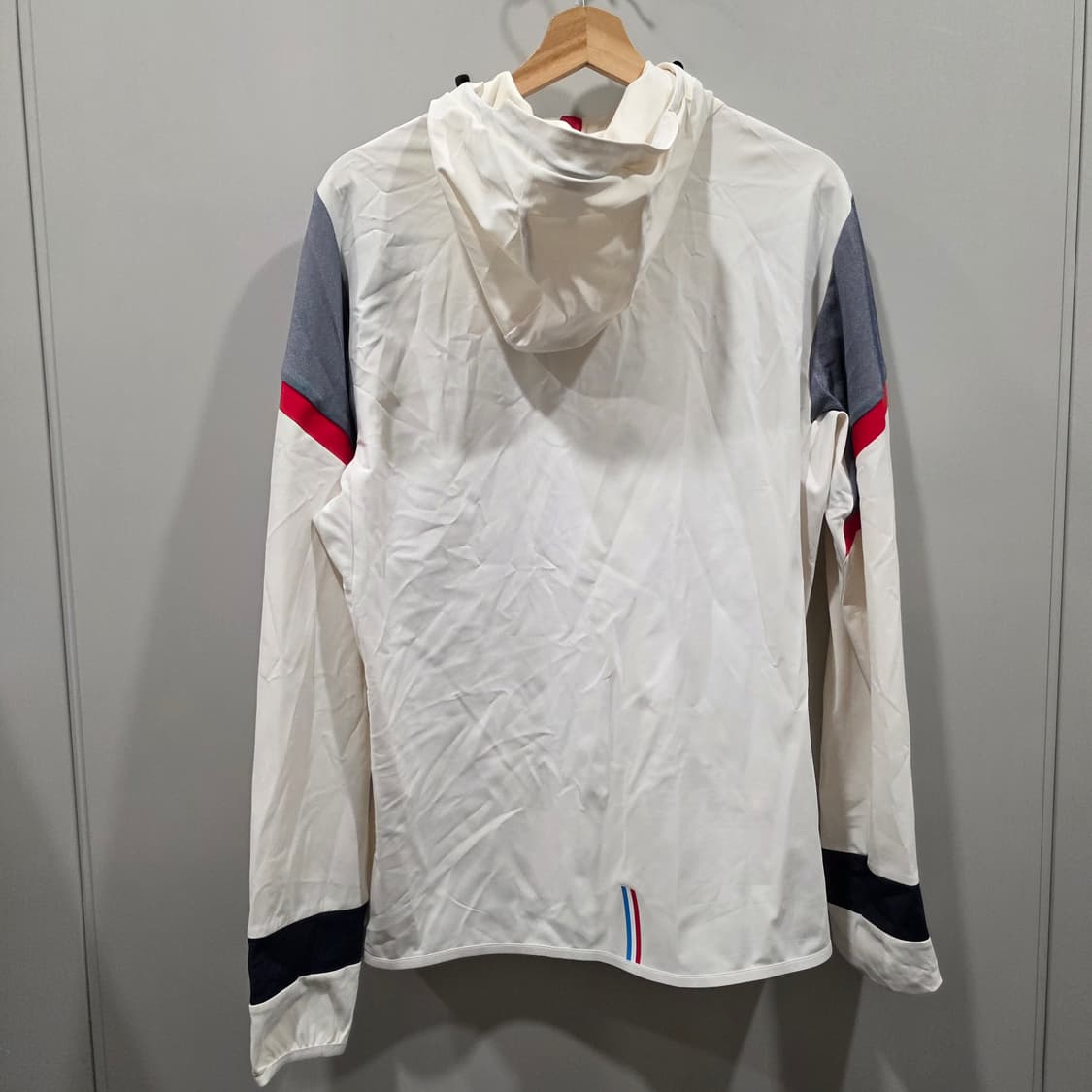 르꼬끄 기능성 바람막이 후드 집업 자켓

표기사이즈: 105
국내여성:  상품이미지3