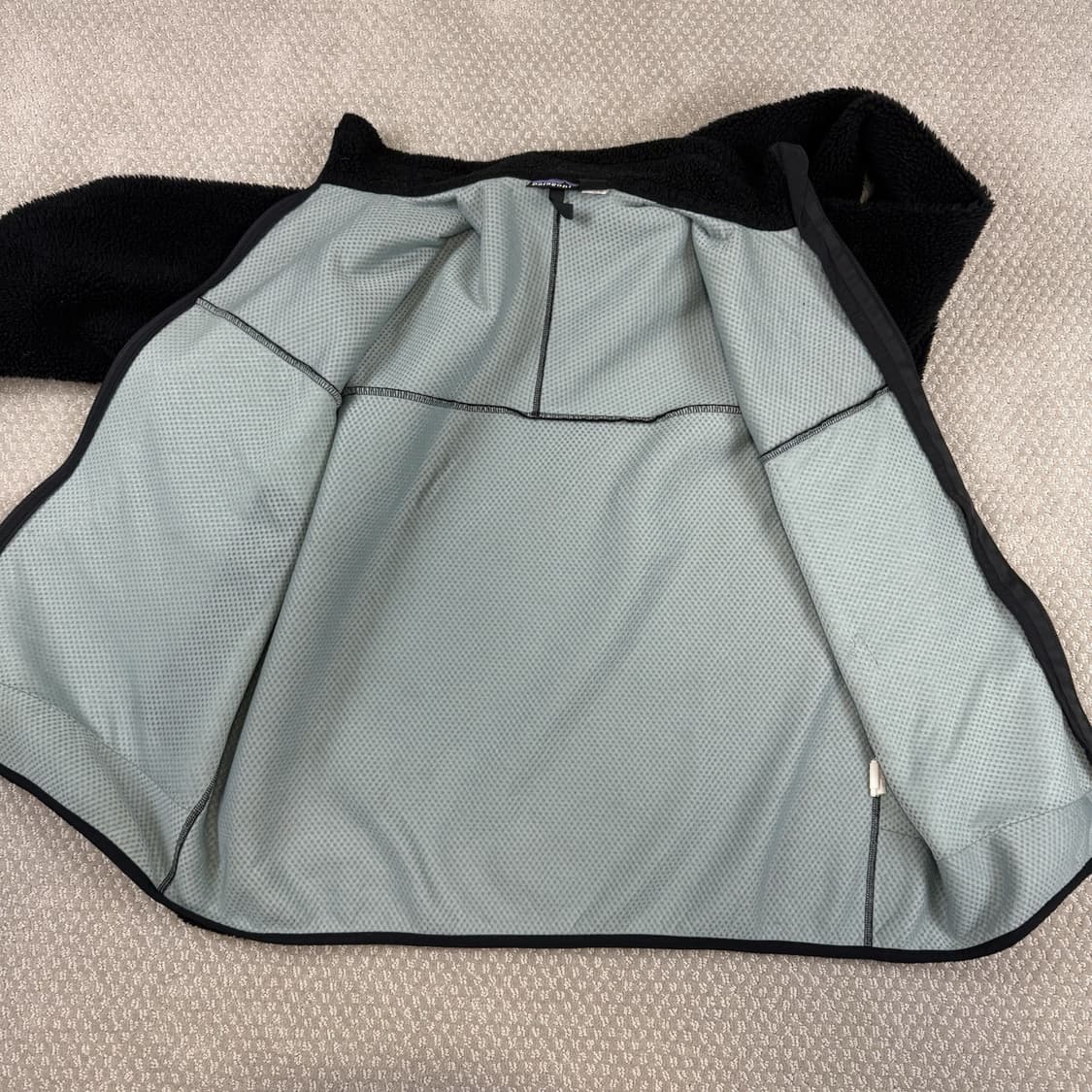 파타고니아 클래식 레트로-X 플리스 자켓 블랙 상품이미지3