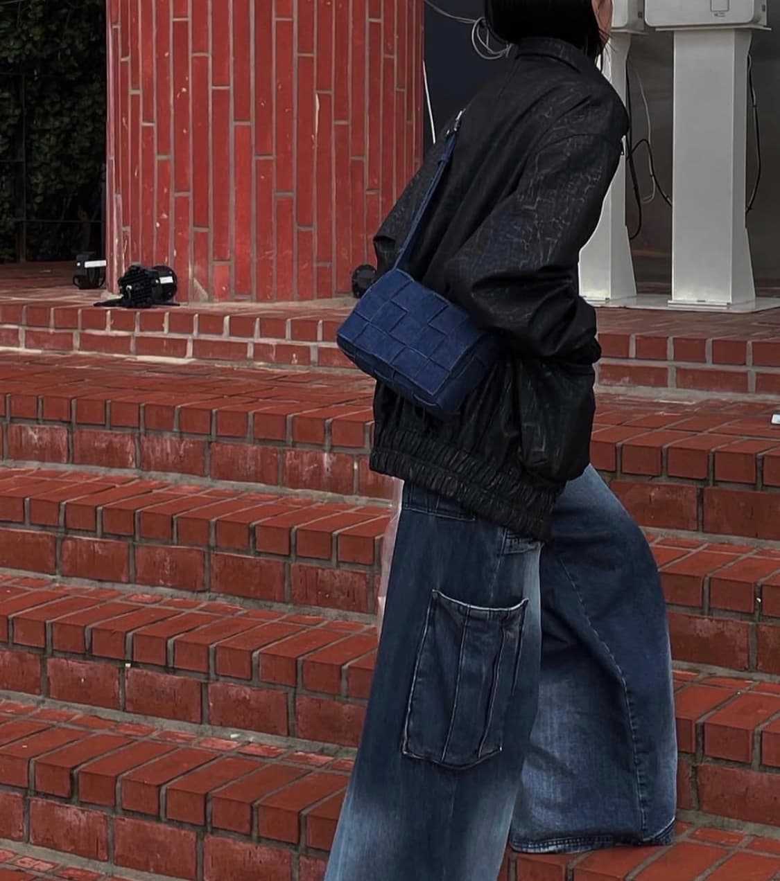 트리밍버드 하이넥 크랙 레더 블루종 블랙 상품이미지3