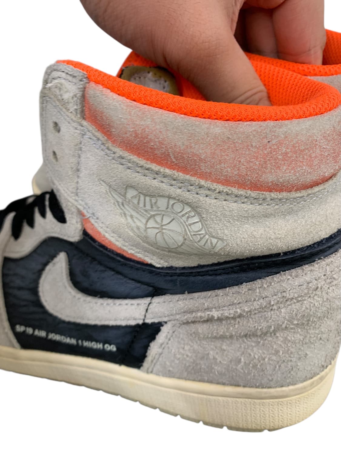 조던 1 레트로 하이 뉴트럴 그레이 하이퍼 크림슨 285 상품이미지10