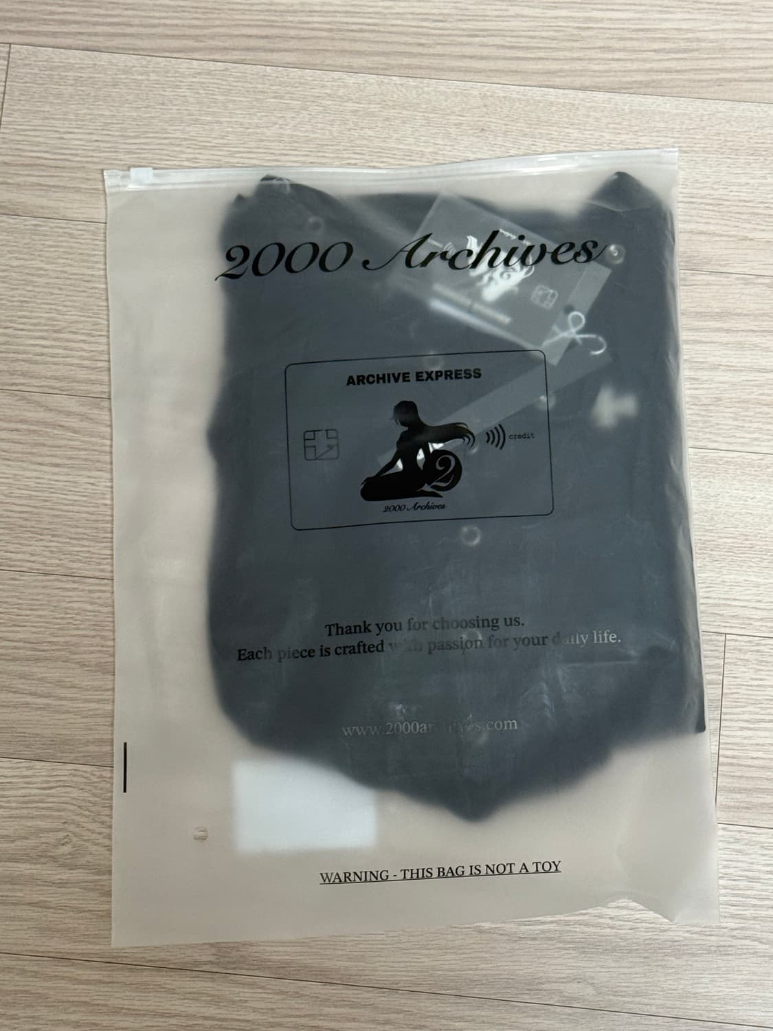 이천아카이브스 DRAPED HENLEY TOP 블랙 상품이미지1