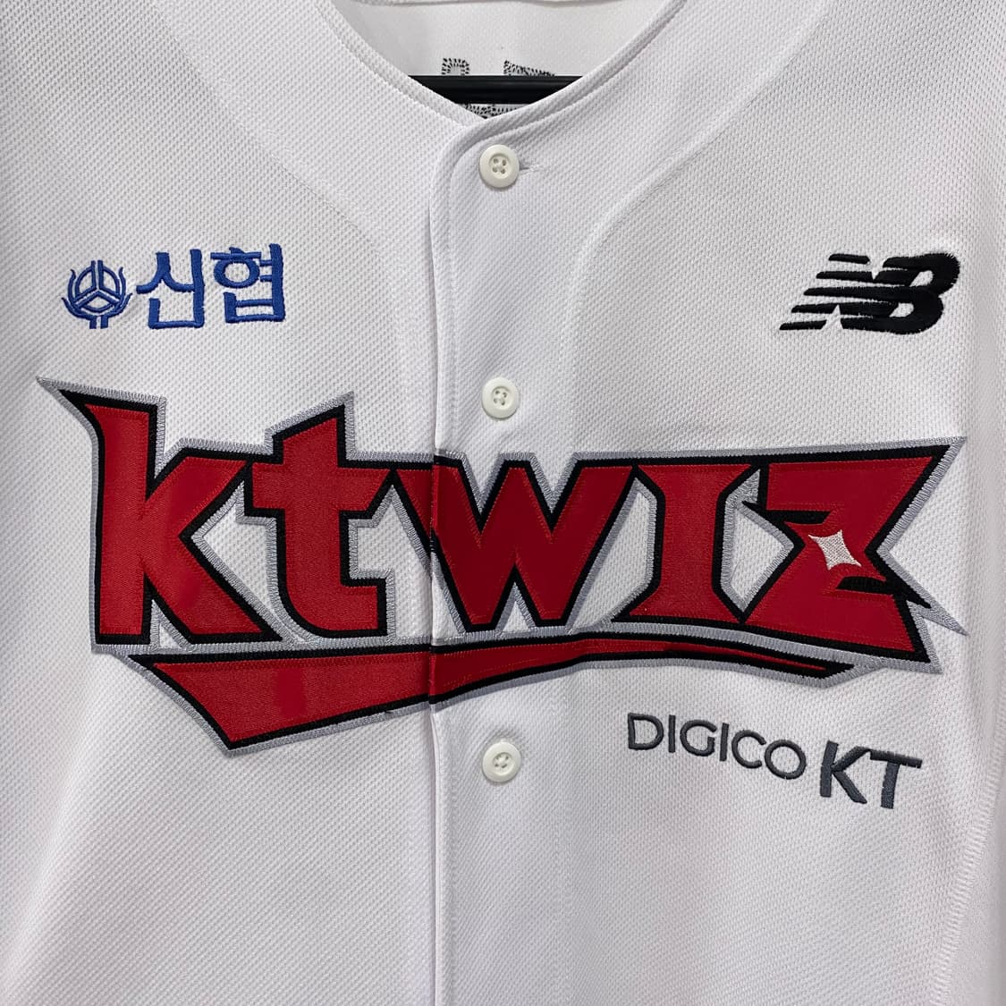 KT위즈 어센틱 지급용 풀패치 유니폼 홍현빈 친필싸인 상품이미지3