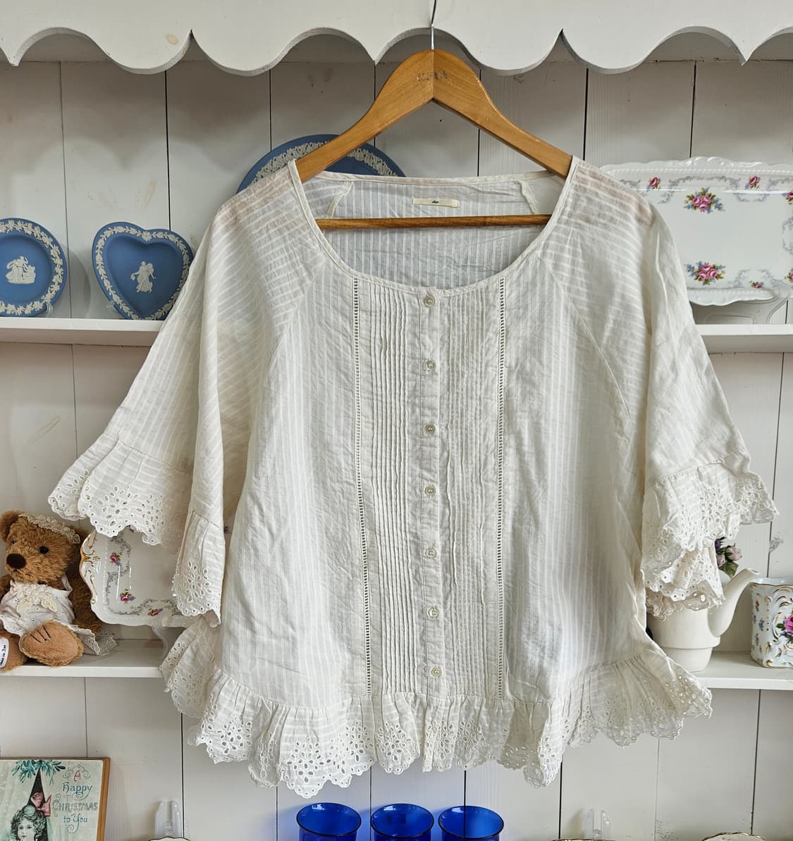 가오리핏 케이프형 화이트 블라우스 상품이미지1