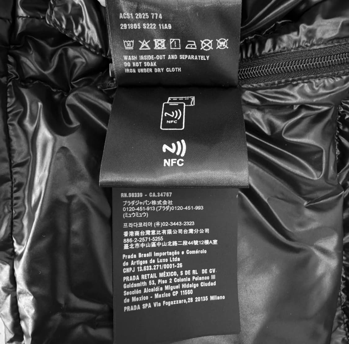 [42] 프라다 여성 삼각로고 리나일론 컨버터블 숏 패딩 자켓 블랙 상품이미지8