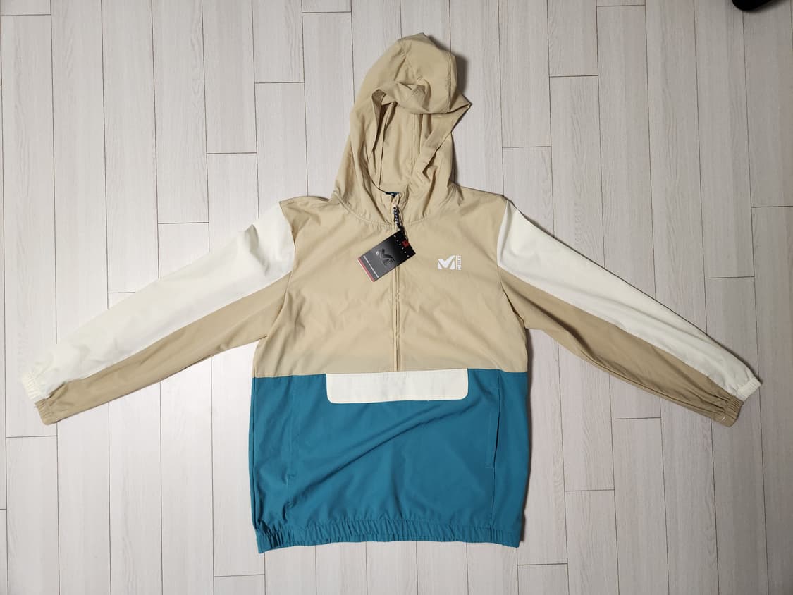 새상품)밀레 후드 바람막이 아노락 자켓 베이지/블루 사이즈L

사이즈m~ 상품이미지1