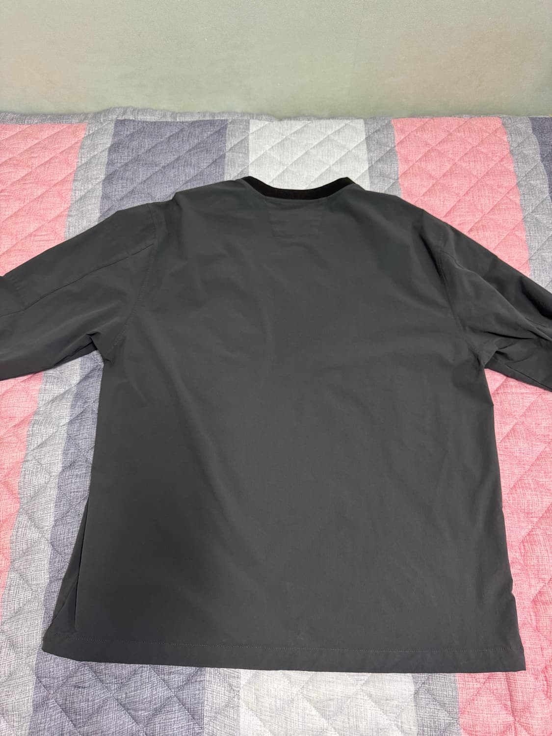 CP컴퍼니 차콜 나일론 맨투맨(XL) 상품이미지5