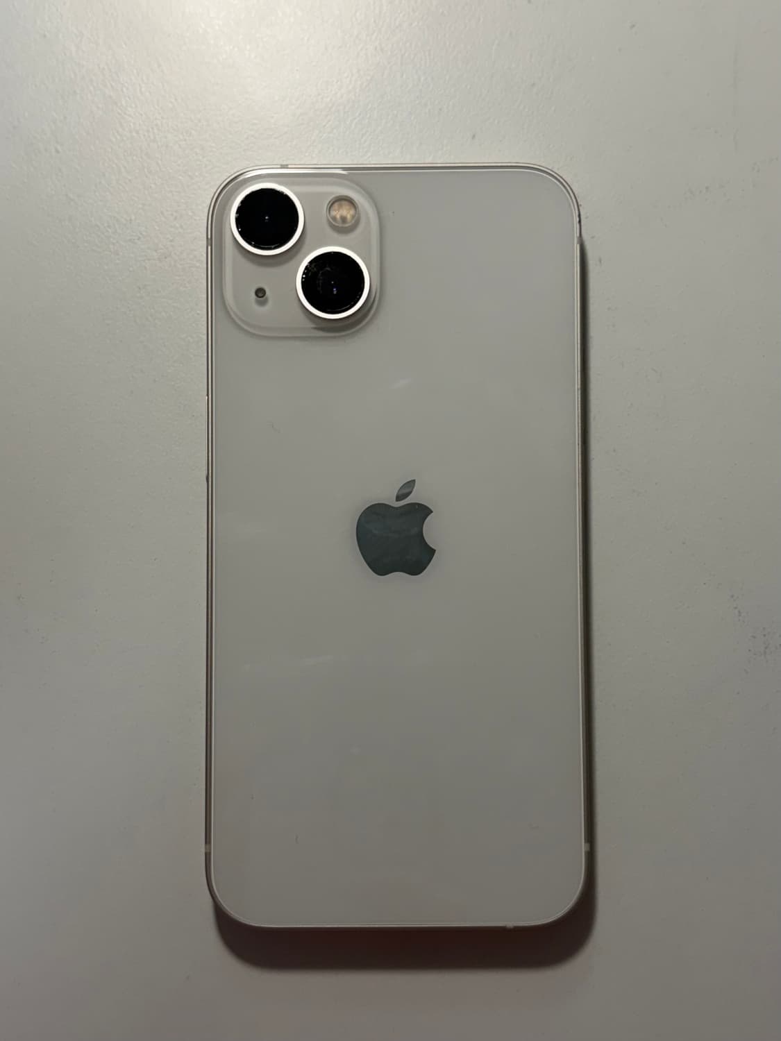 아이폰13 화이트 128 (후면 카메라 깨짐, 작동X) 상품이미지2
