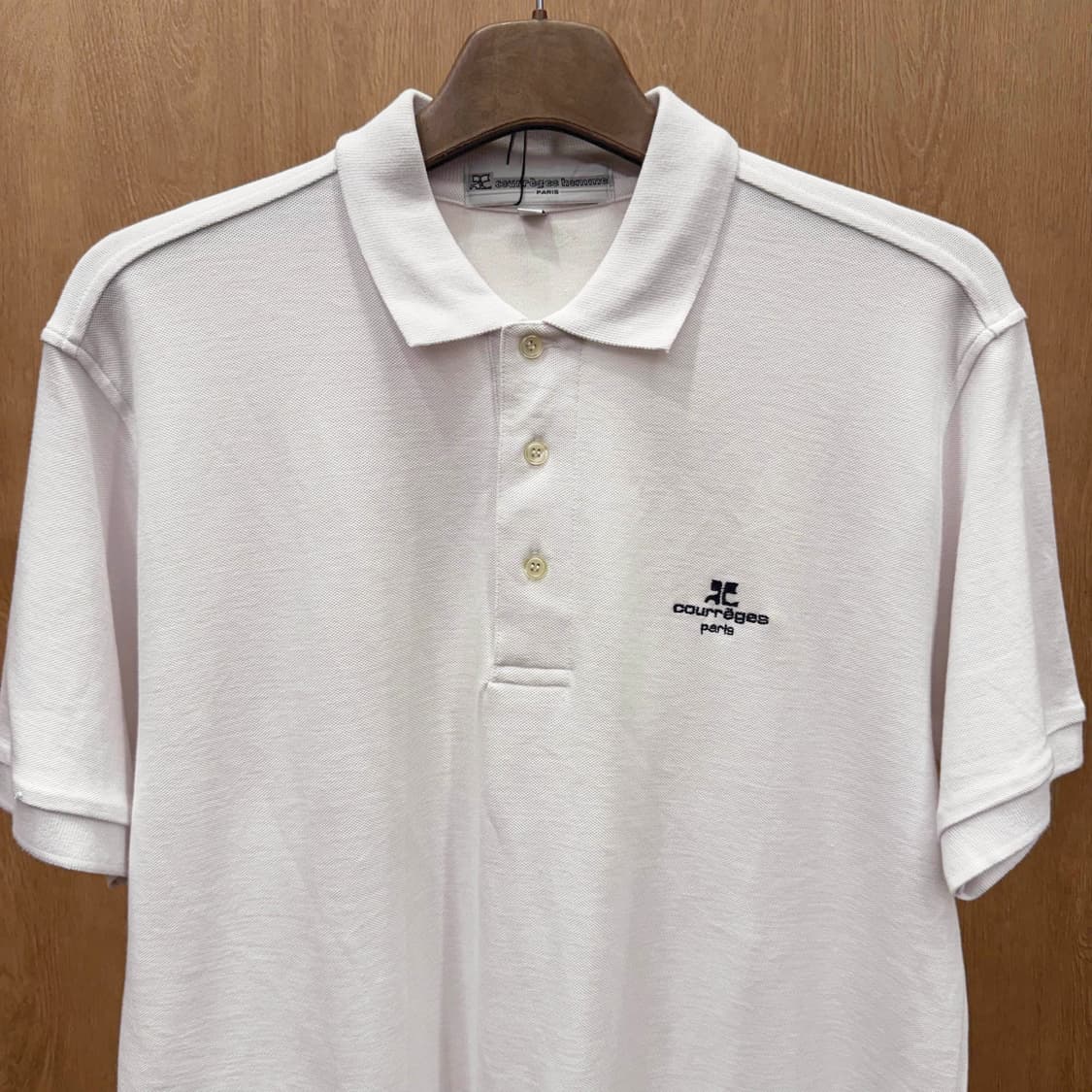 꾸레쥬 옴므 반팔 PK 티셔츠 파리 로고 자수 디테일 화이트 상품이미지4