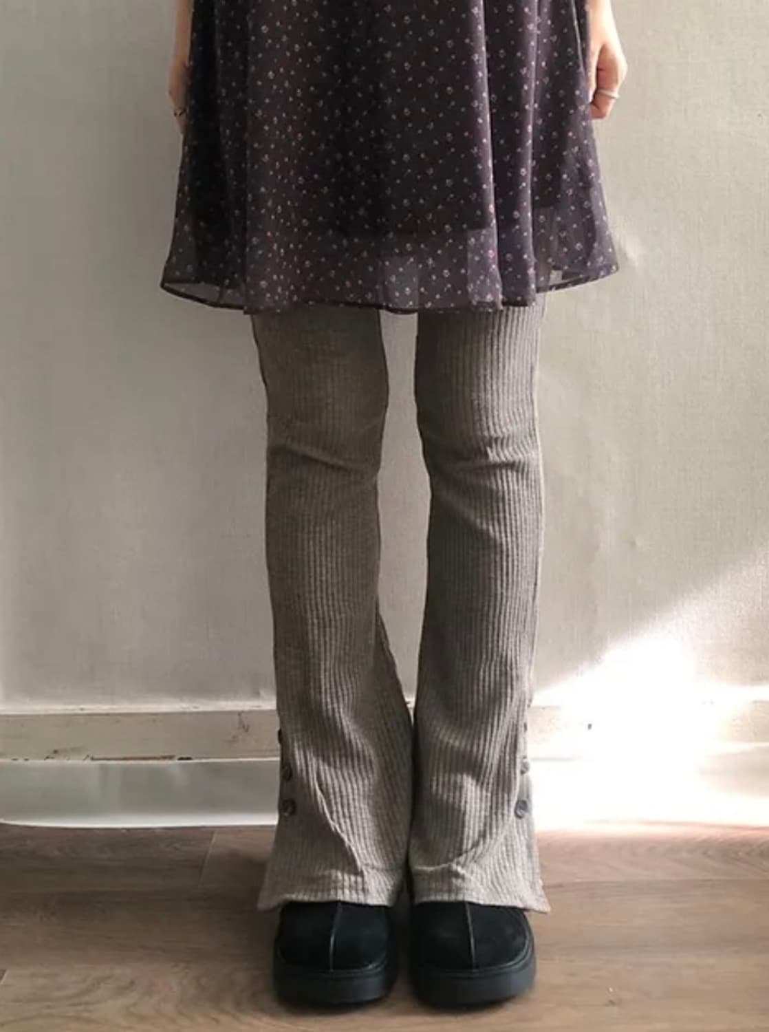 니지 ribbed button pants black 부츠컷 레깅스 상품이미지2