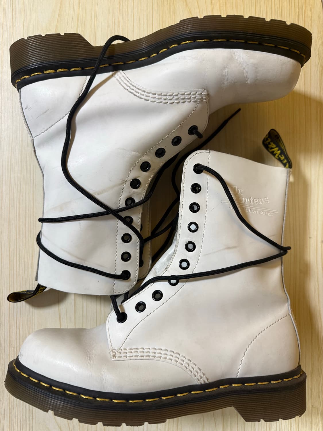 닥터마틴 10홀 화이트 260 상품이미지1