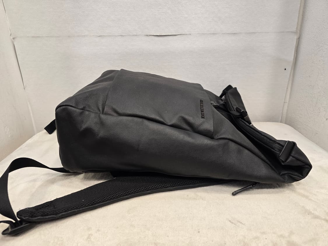 만다리나덕 블랙 롤탑 백팩 상품이미지3