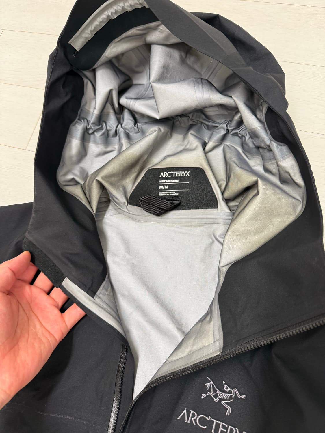 아크테릭스 베타 M 사이즈 자수 로고 버전 판매합니다  새상품 크림가 1 상품이미지4