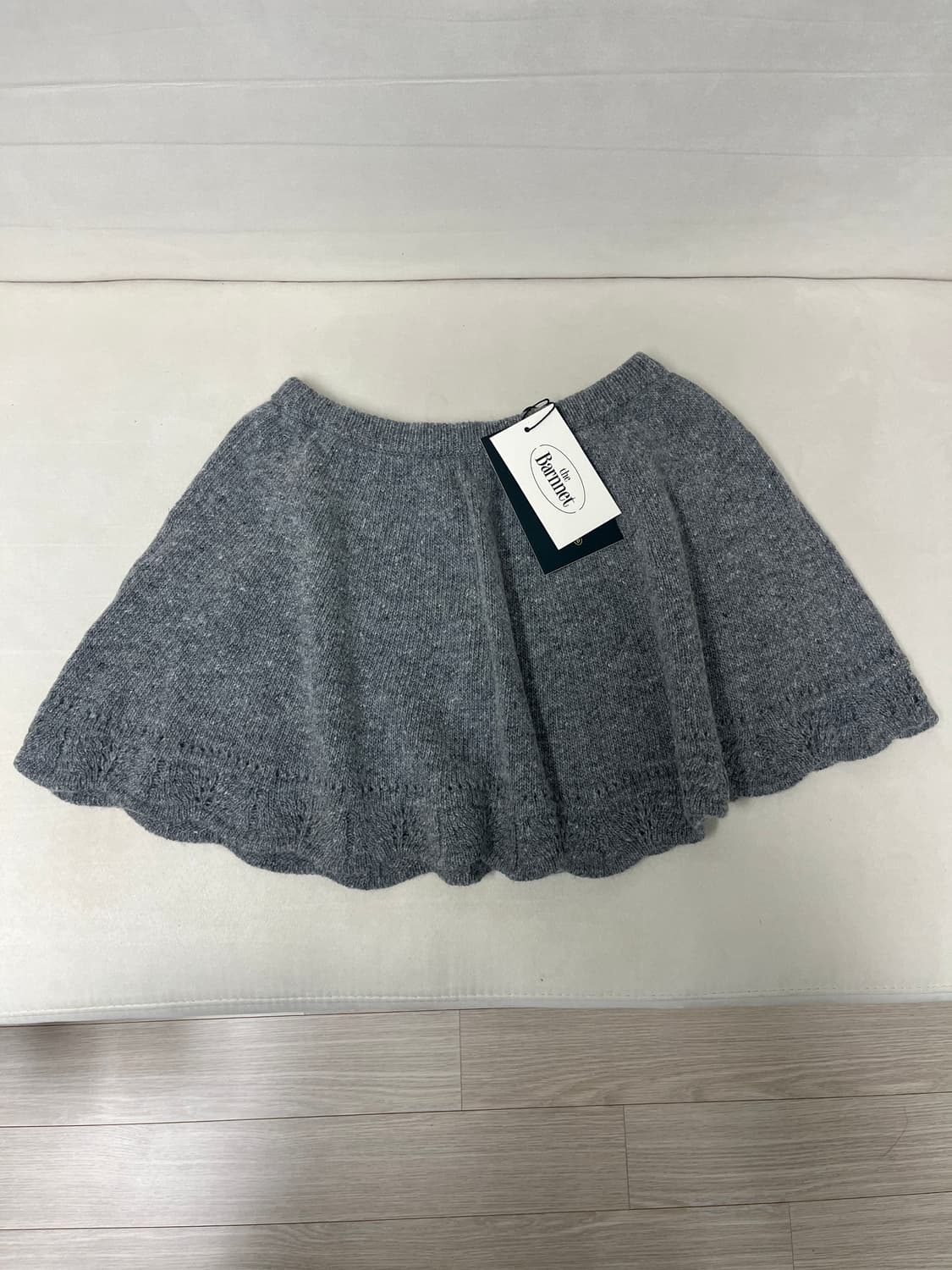 더바넷 클레어 스캘럽 니트 스커트 그레이 새상품 상품이미지6