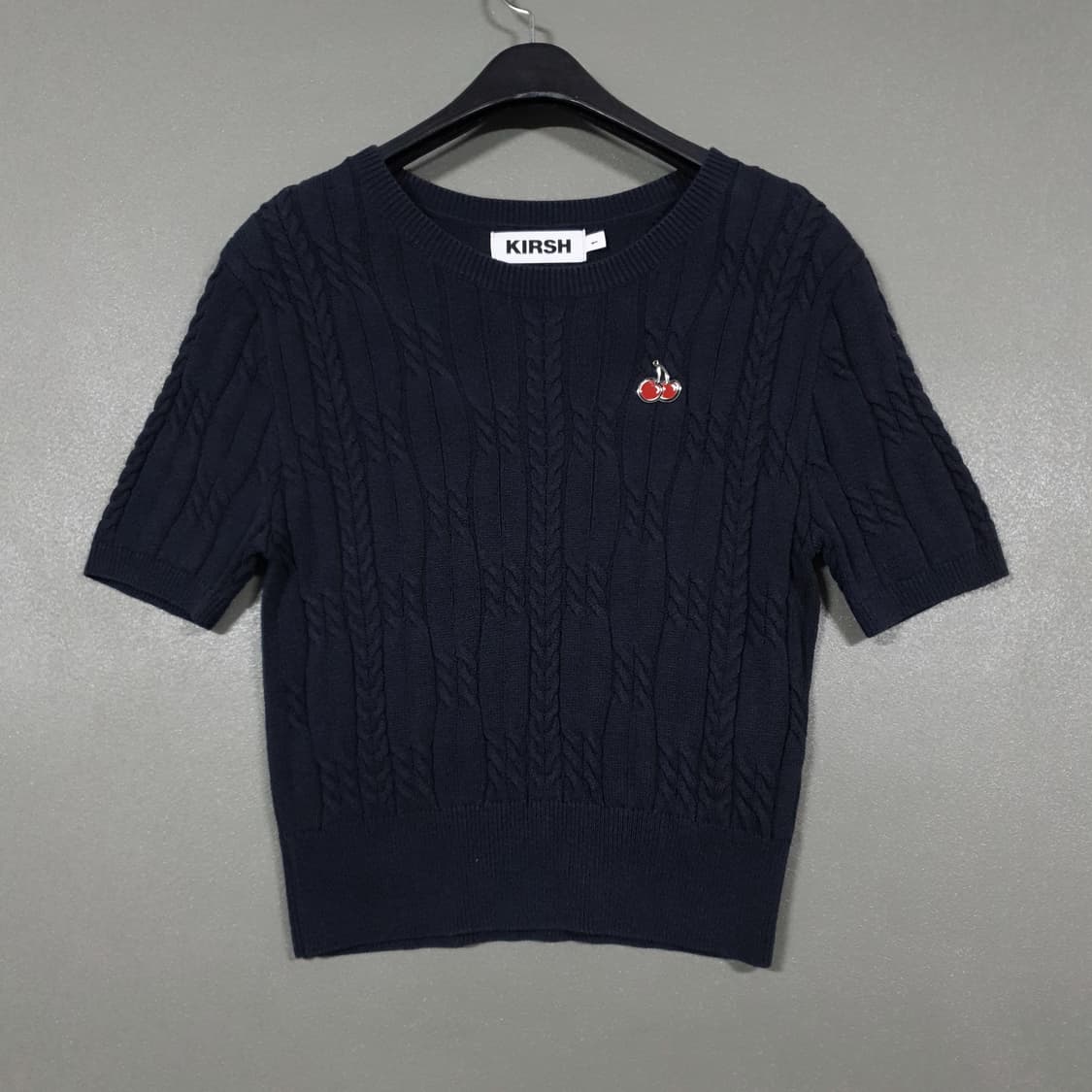 키르시 신형 22ss 스몰 체리 케이블 크롭 숏 슬리브 니트 반팔 네이비 상품이미지1