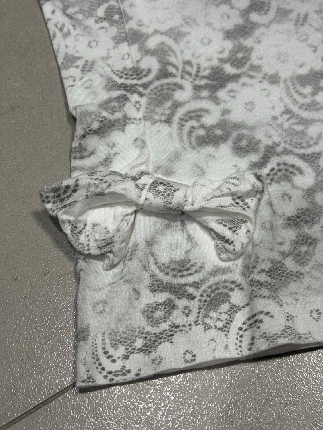 2003 준야 와타나베 무수한 꽃과 입체 리본 디테일 반팔 티셔츠 상품이미지3