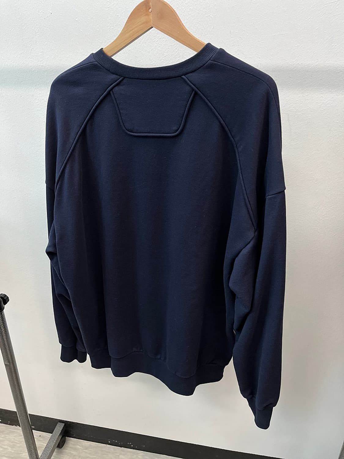 105) 준지 네이비 자수 오버 맨투맨  상품이미지4