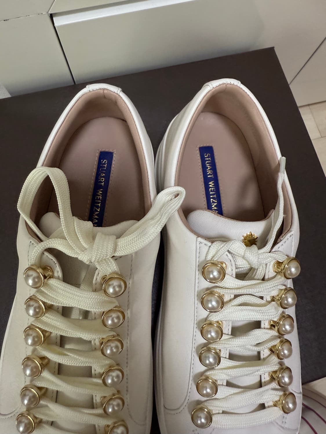 스튜어트 와이츠먼 진주 스니커즈 38사이즈 상품이미지2