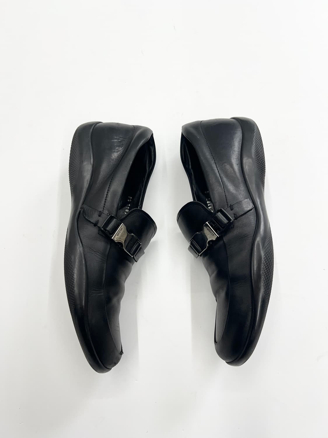 프라다 스포츠 버클 로퍼 상품이미지3