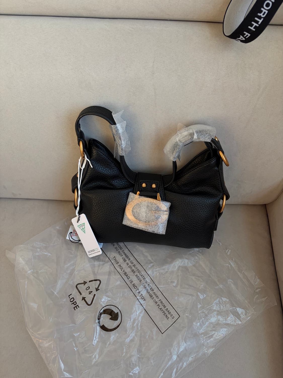 게스 G로고 숄더백 블랙 (새상품) 상품이미지1