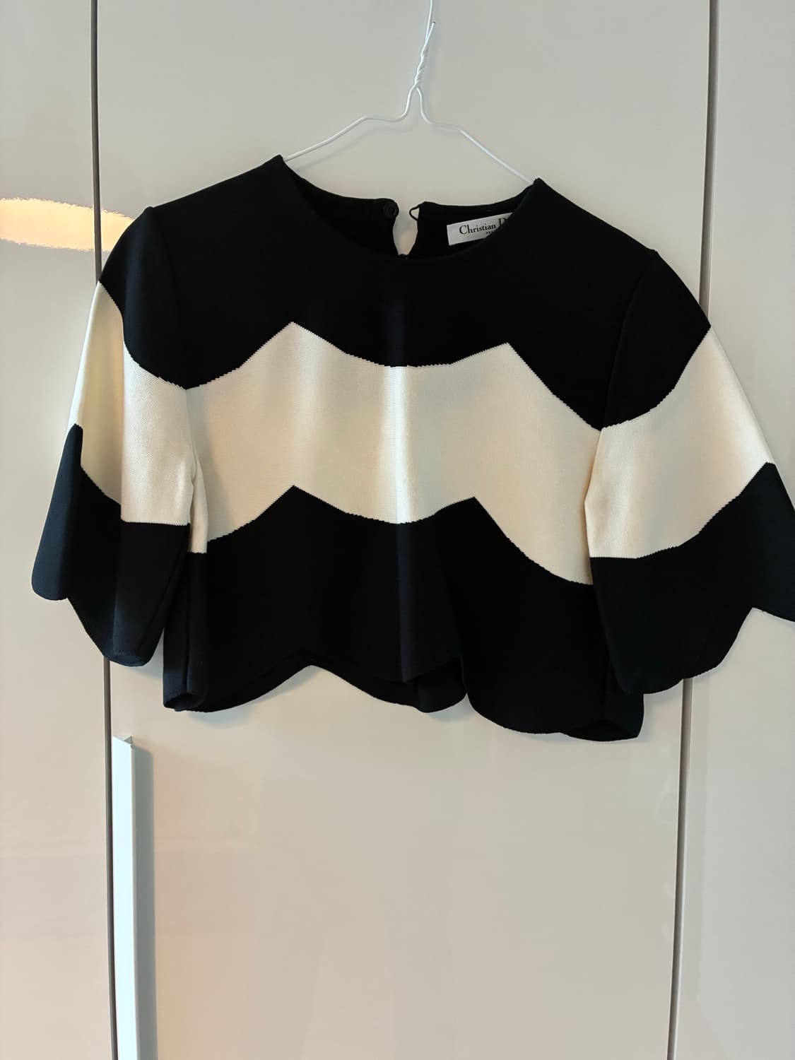 디올 블랙앤화이트 스트라이프 크롭 탑 상품이미지1