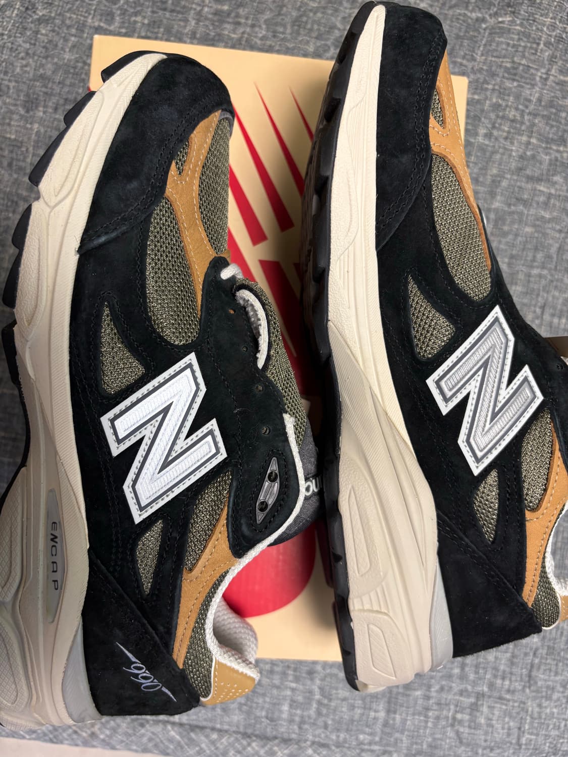 뉴발란스 990v3 블랙 탄 상품이미지1