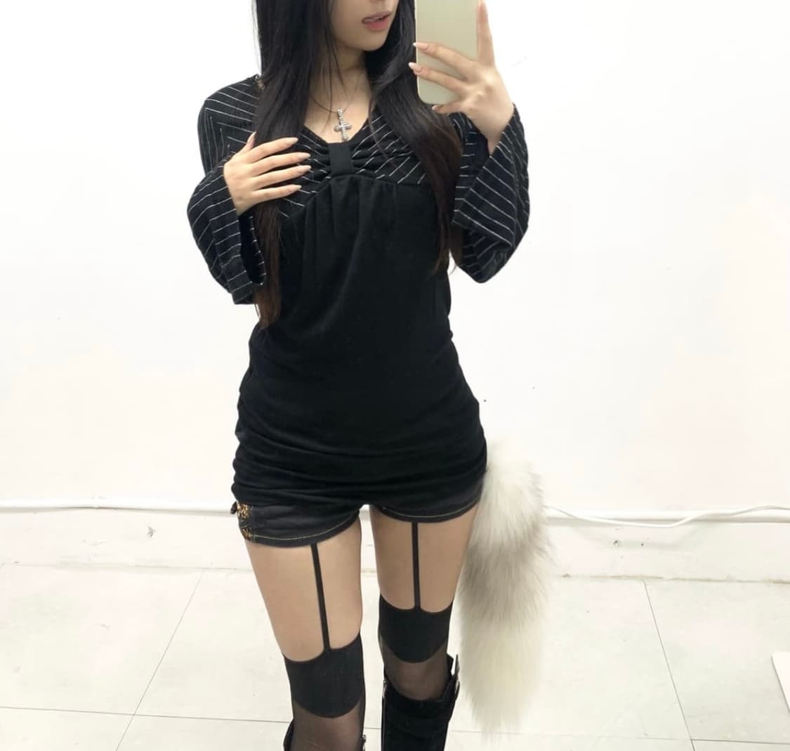 트임 리본 스트라이프 롱슬리브 오네갸루 상품이미지1