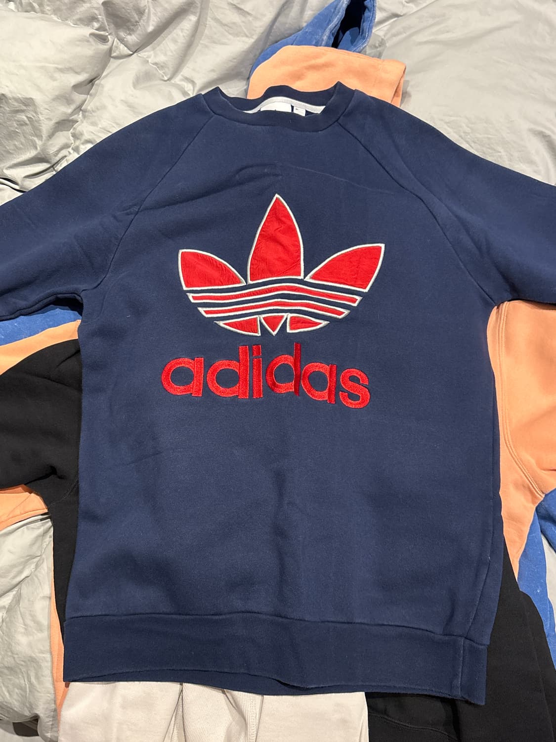 아디다스 네이비 맨투맨 상품이미지1