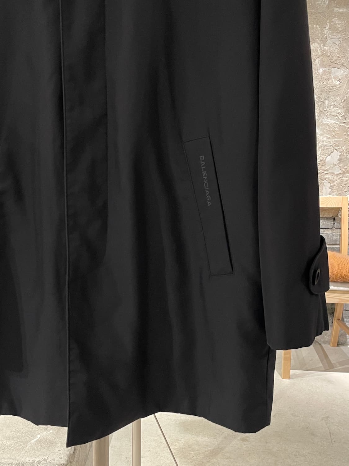 발렌시아가 블랙 퍼 카라 히든 버튼 폴리에스터 자켓 상품이미지5