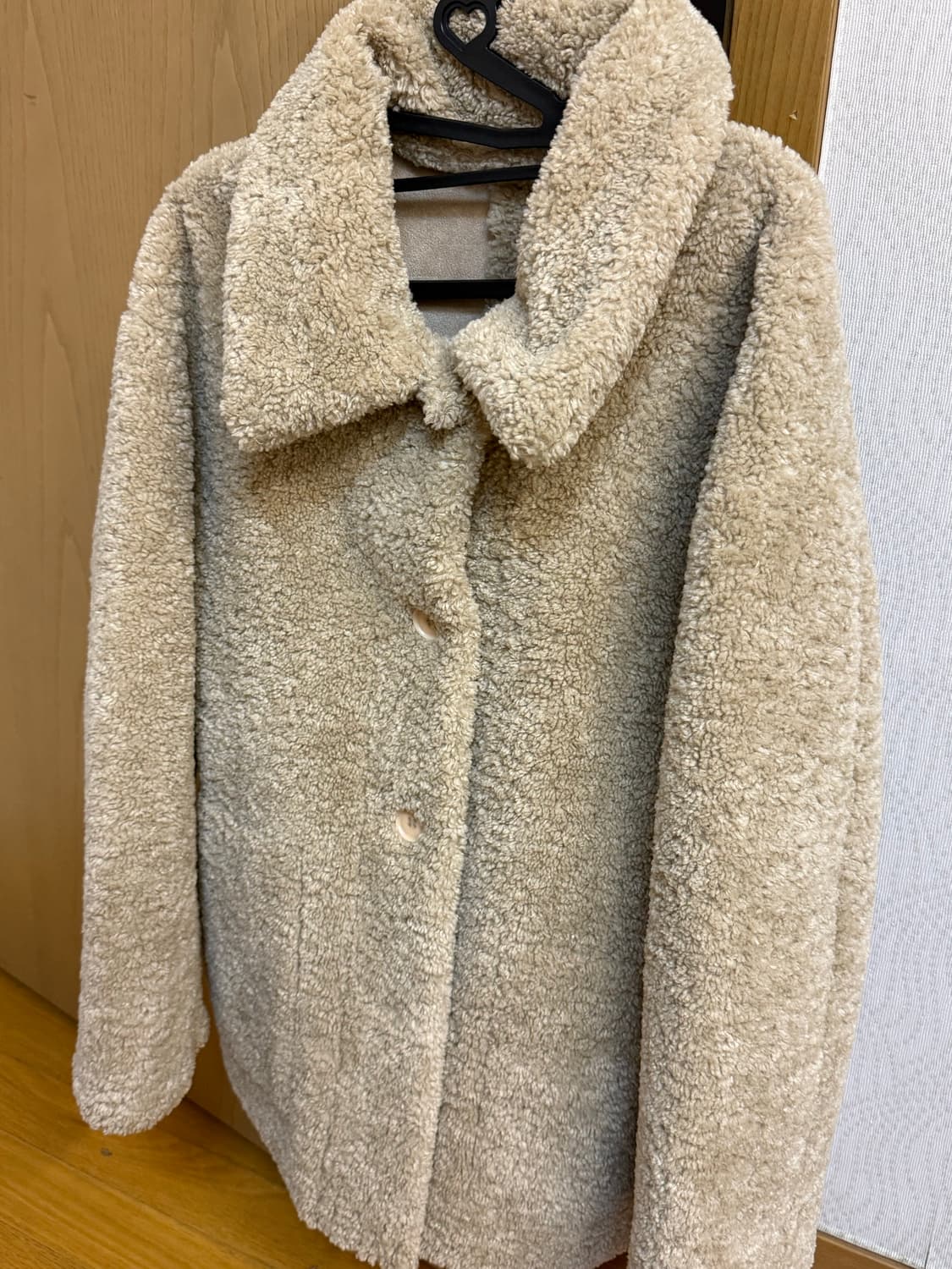 베이지 뽀글이 양털 반코트 상품이미지1