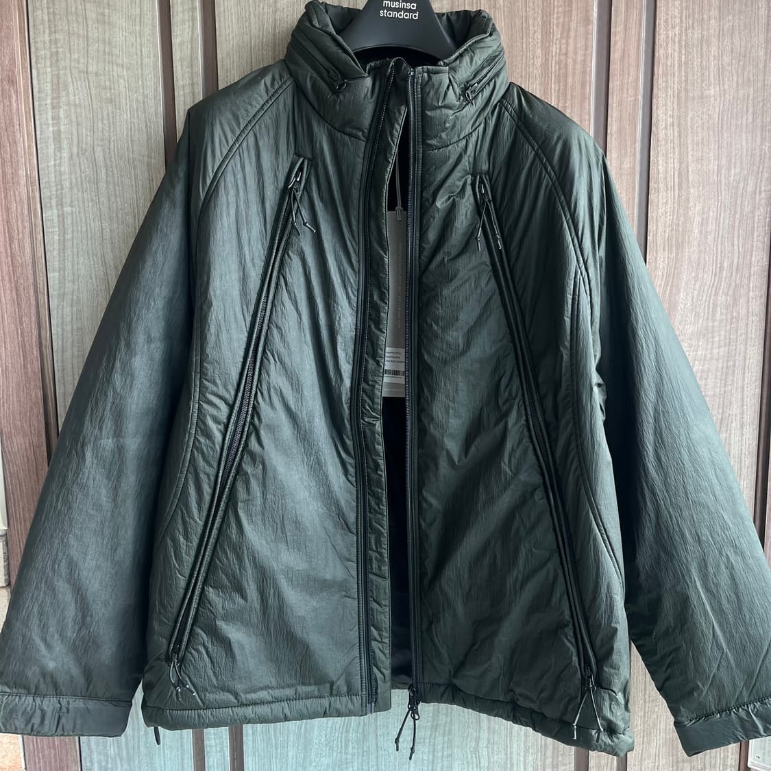 [새상품]언어펙티드 패디드 오블리크 집 점퍼 크랙그린 상품이미지2