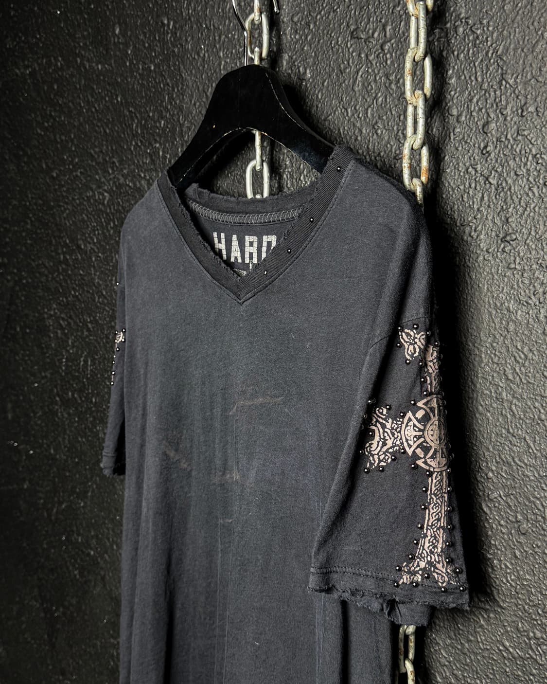 HARD-8 – Cross Graphic V-Neck T-Shirt 상품이미지7