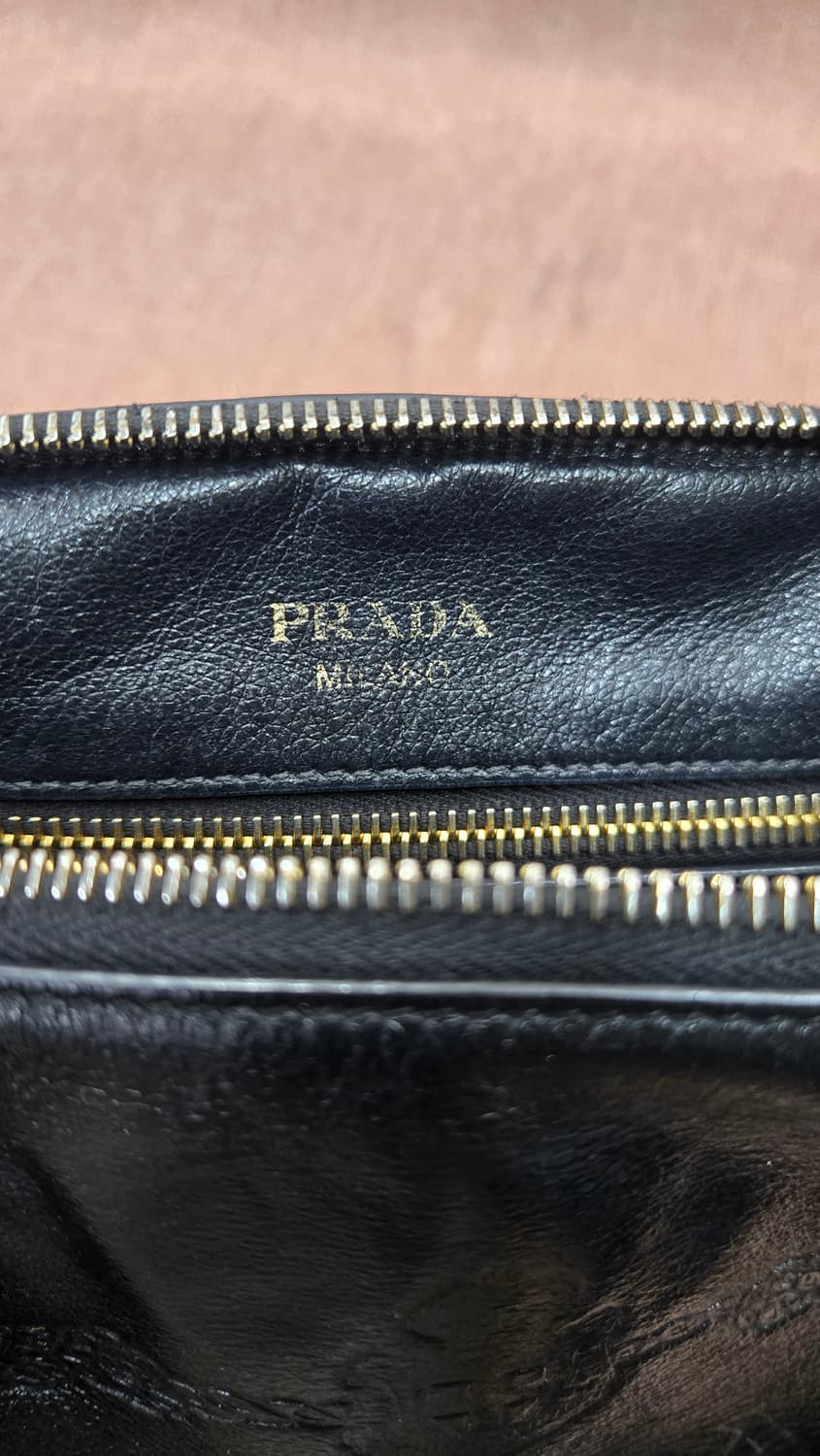 프라다 정품 카프 블랙 레더 토트백 겸 숄더백 상품이미지8