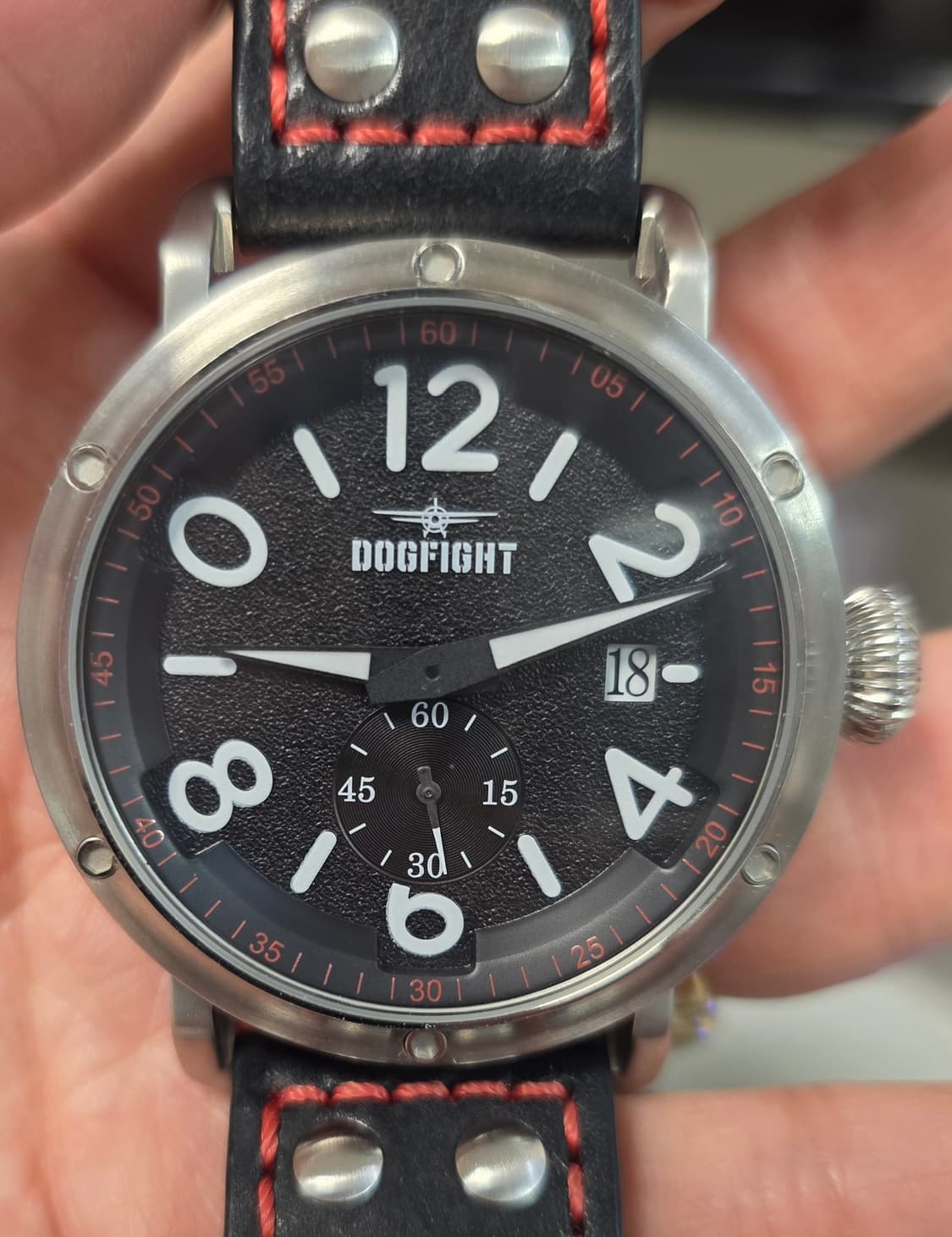 독파이트 에이스 DF0022 항공쿼츠 시계 
> 스테인레스 스틸 케이스  상품이미지1