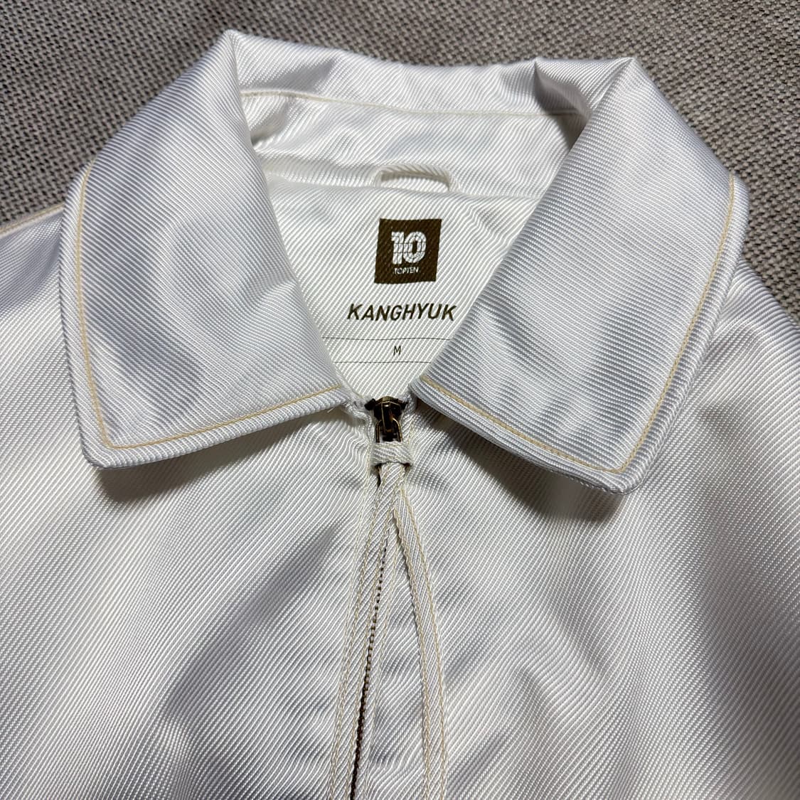 탑텐 x 강혁 화이트 봄버 자켓 상품이미지2