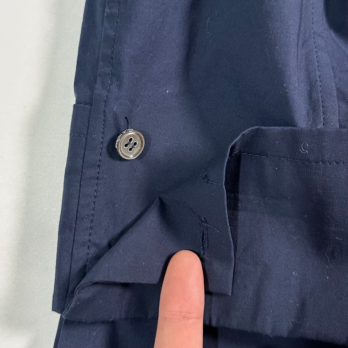 솔리드옴므 커프스 디테일 네이비 셔츠 상품이미지5