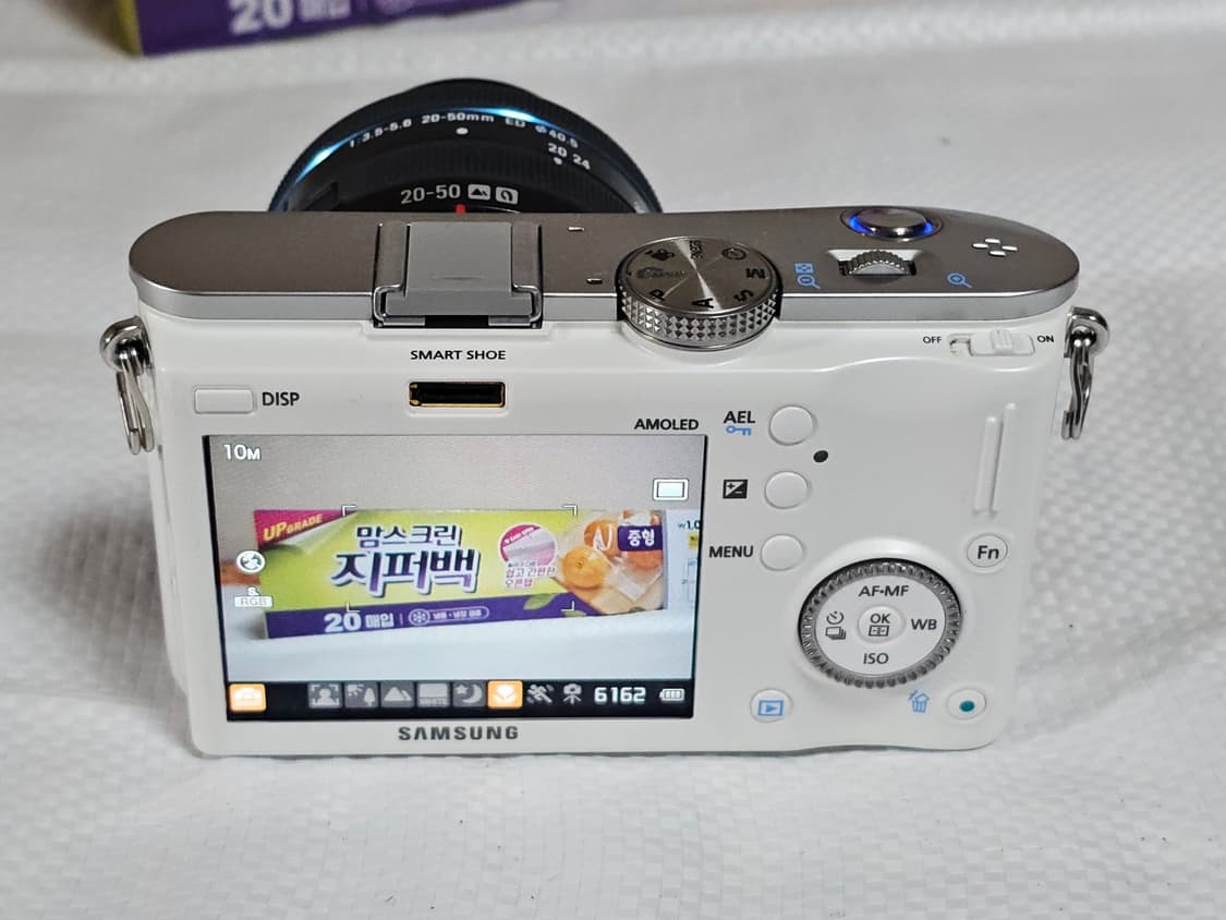 삼성 NX100 미러리스 카메라와 20-50mm 번들 렌즈 상품이미지6