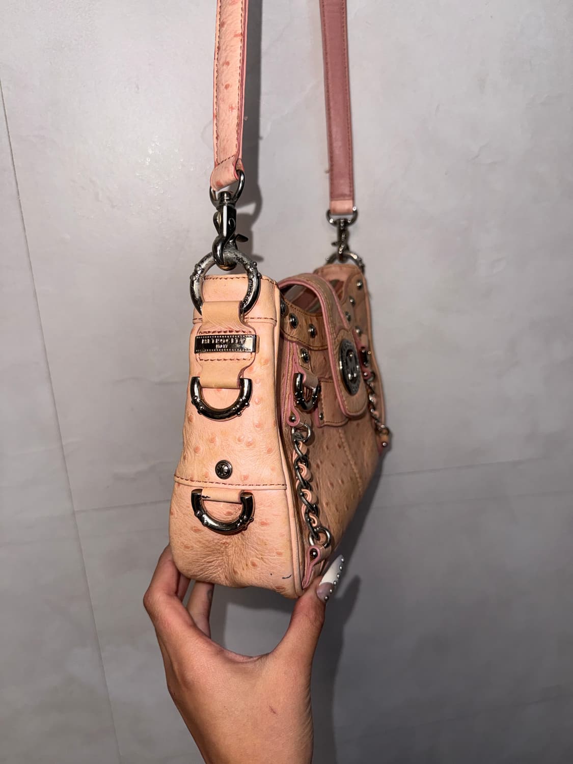 Metro City baby pink y2k stud chain 크로스백 상품이미지4