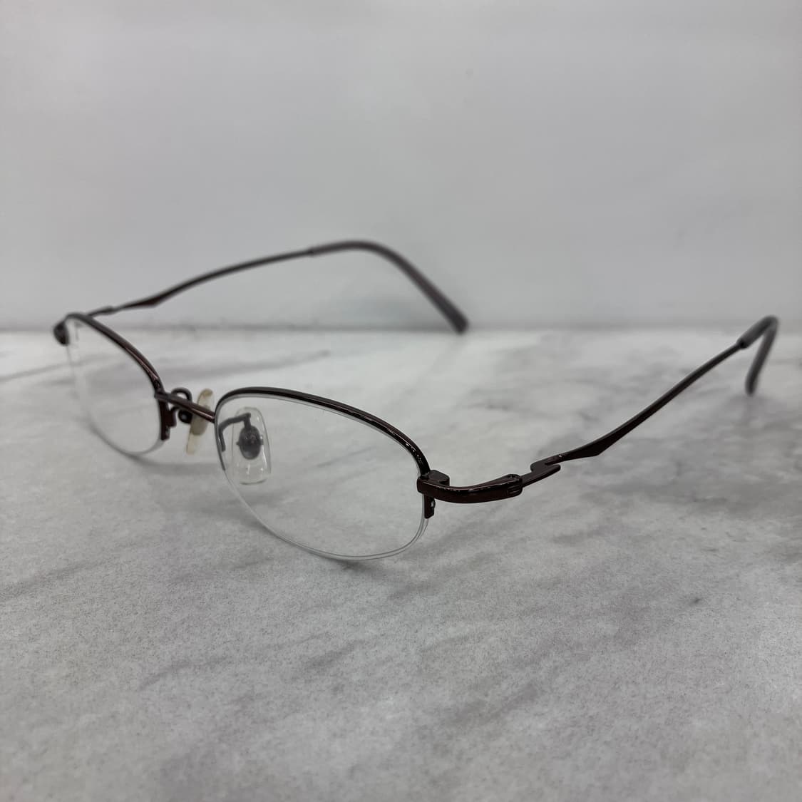 C74 MEET EYEWEAR 유광 브론즈 오벌 반무테 안경 상품이미지7