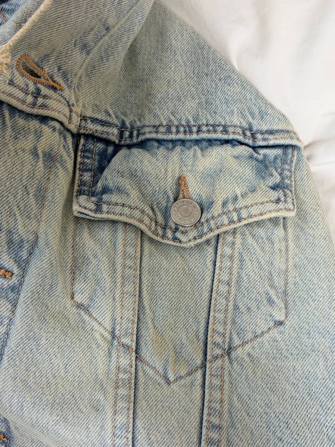 착샷) Zara damaged denim jacket 상품이미지6