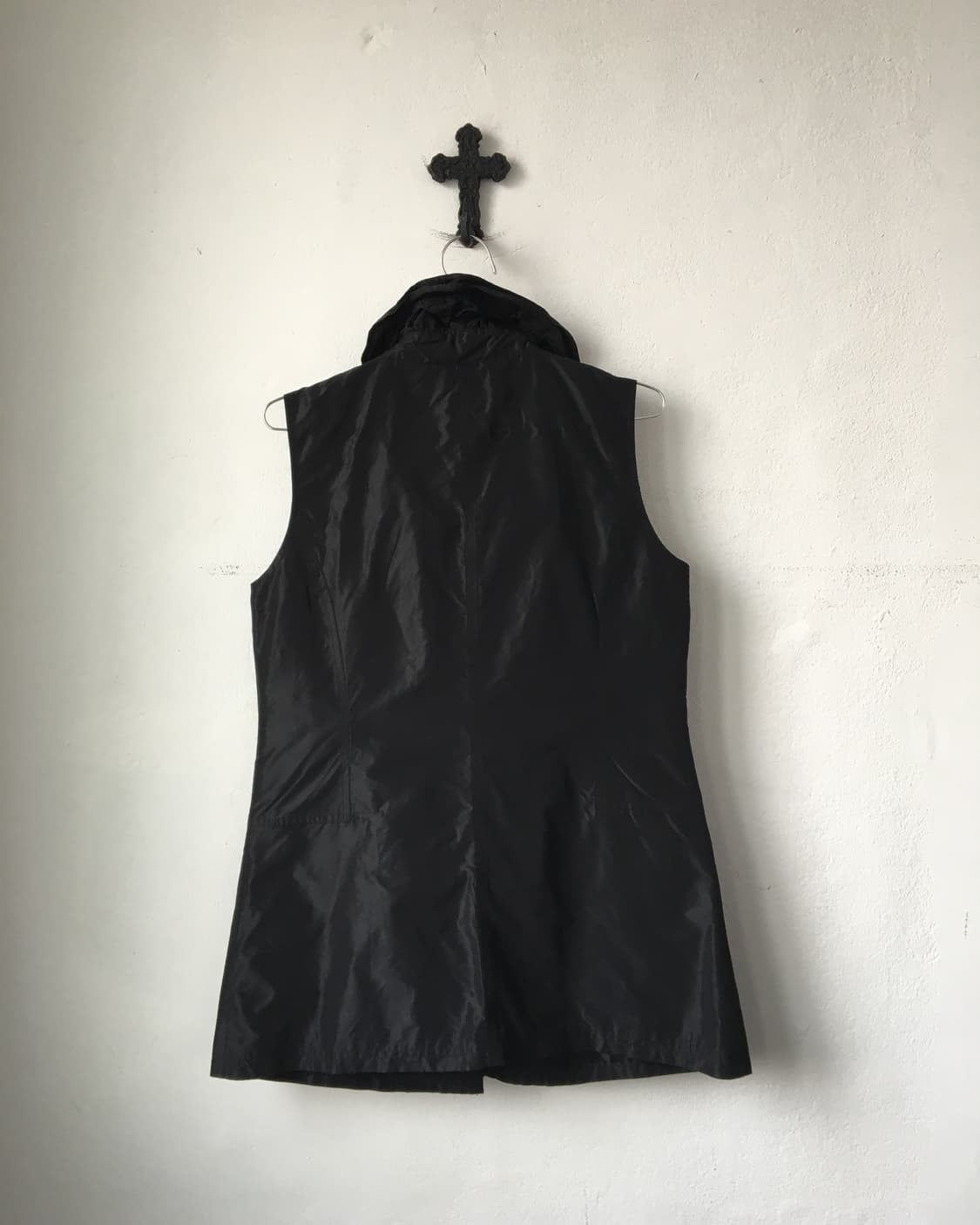 Neck line point glossy vest 상품이미지4