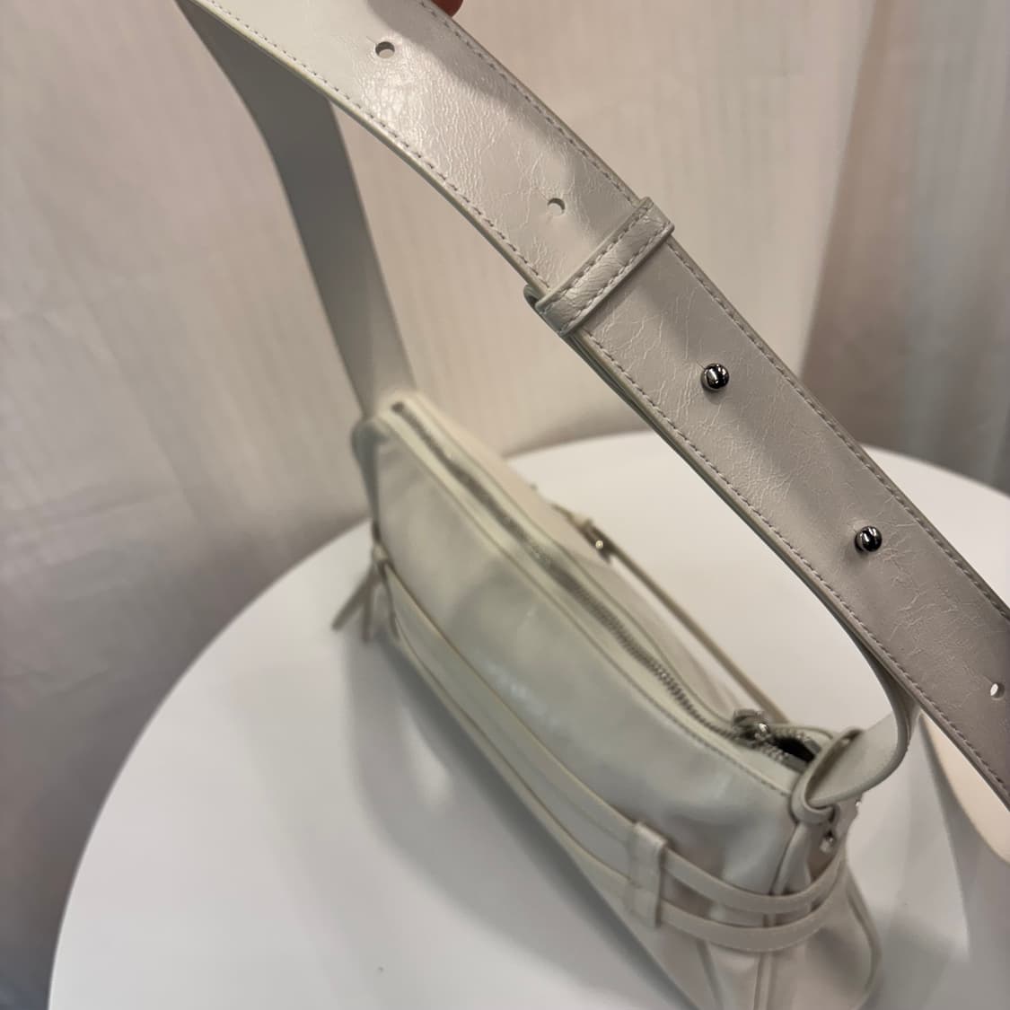 정품 마뗑킴 더블 벨티드 숄더백     상품이미지9