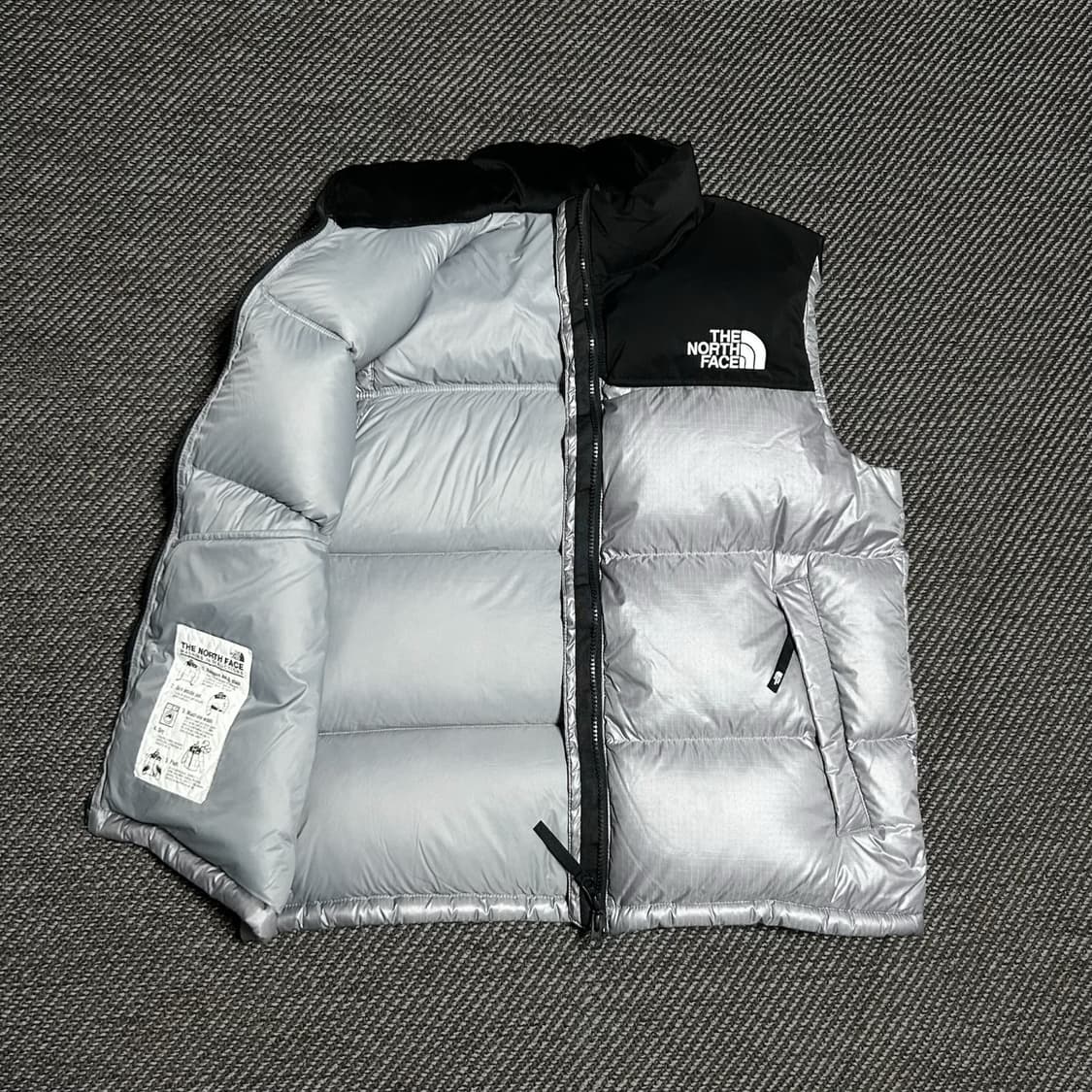 [XL] Northface 노스페이스 눕시 신형 검/회 패딩조끼 상품이미지2