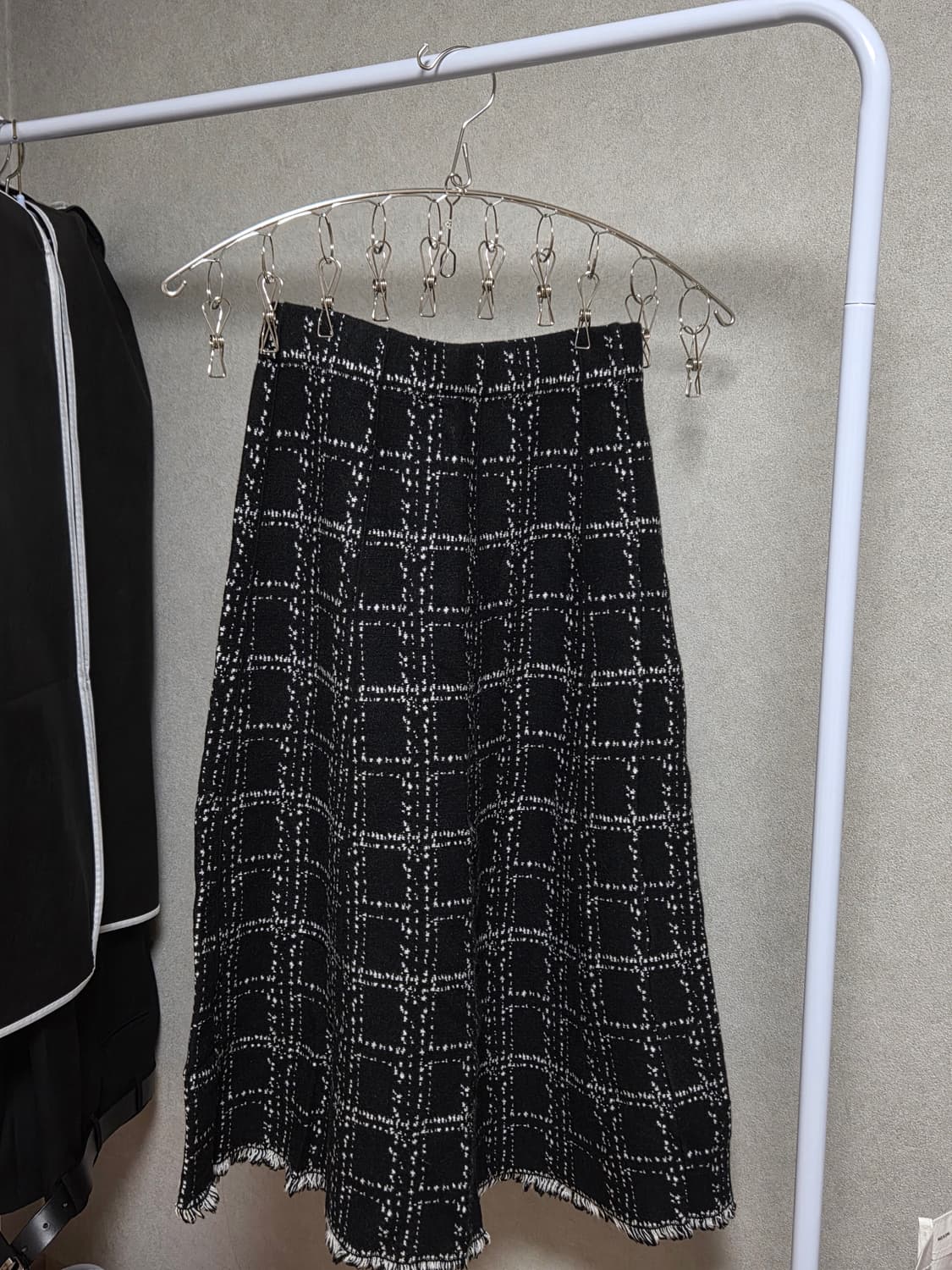 (무배)블랙 니트 체크 A라인 스커트(새상품, 올밴딩-프리) 상품이미지1