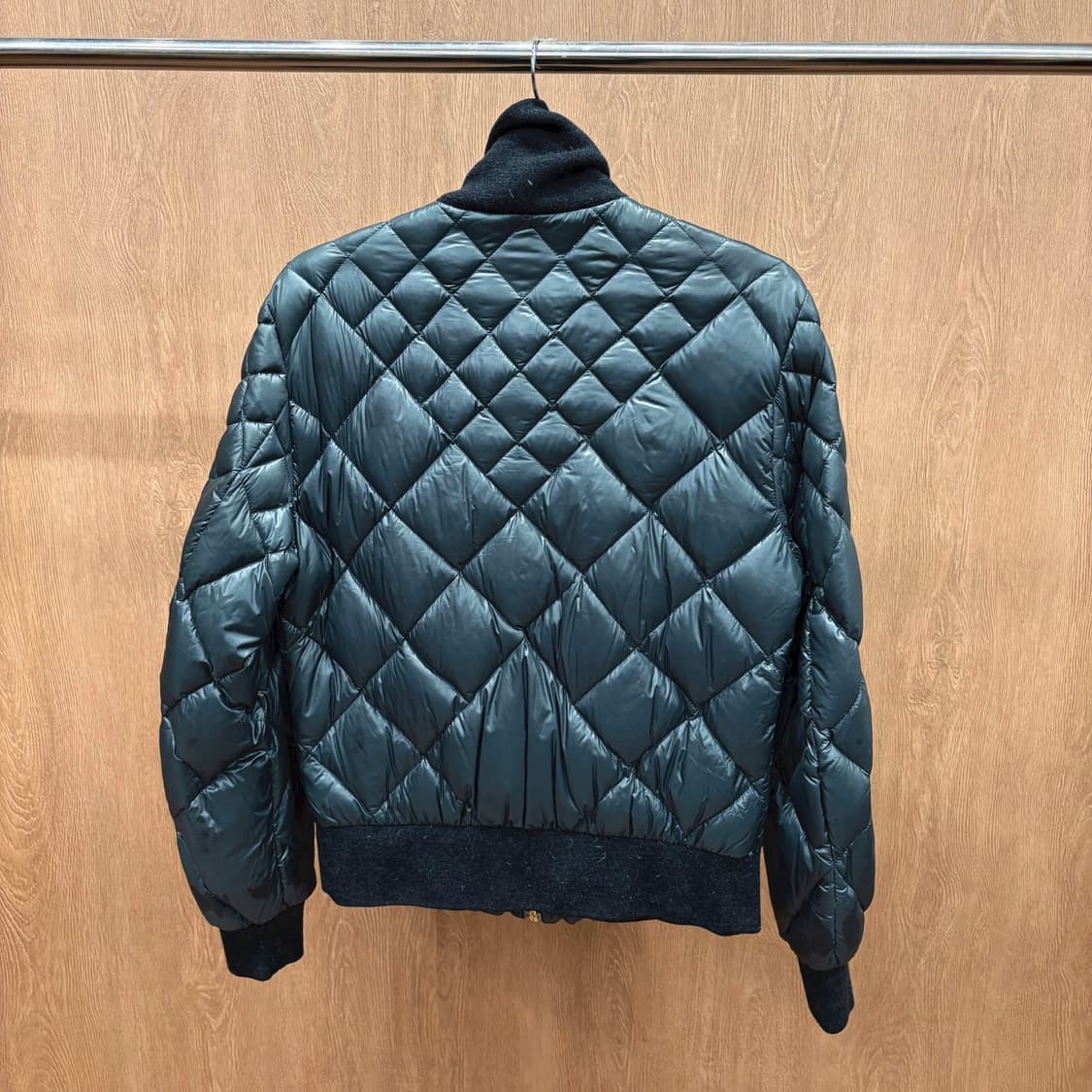 돌체앤가바나 다운 블루종 점퍼 다이아 퀄팅 패턴 골드 지퍼 디테일 딥그린 상품이미지3