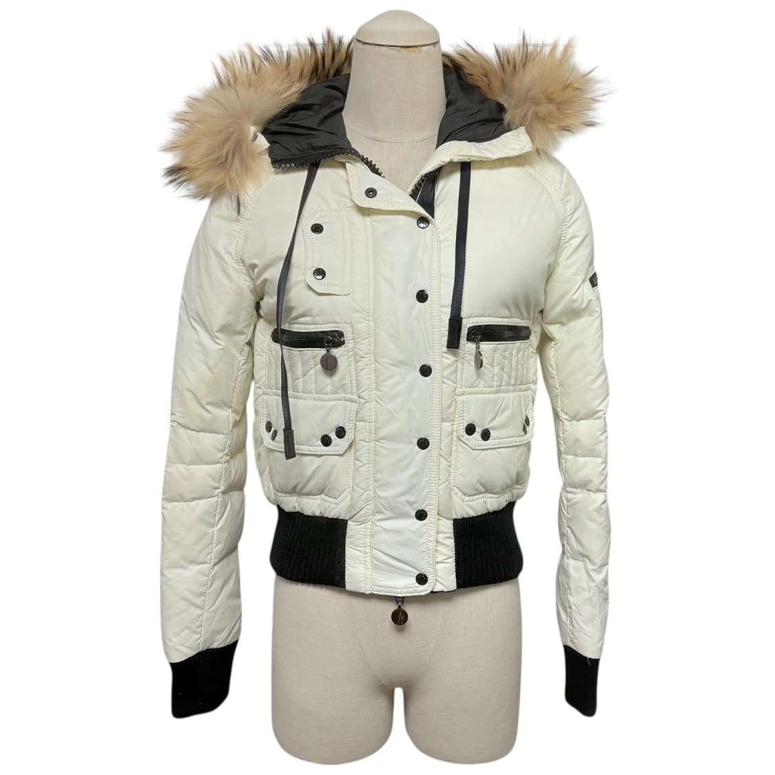 몽클레어 아이보리 슬림핏 패딩 1사이즈 상품이미지1