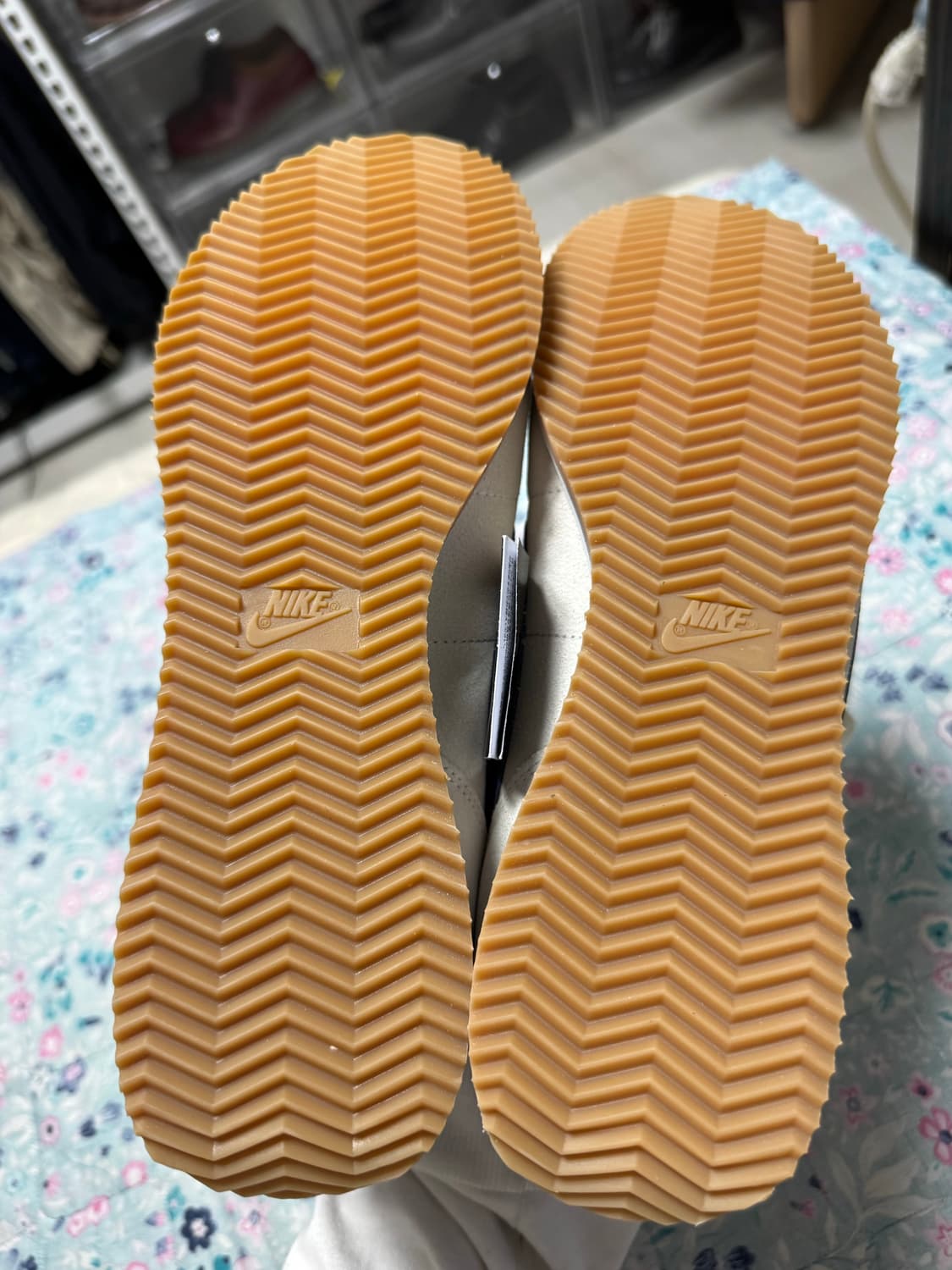 (W) 나이키 코르테즈 애슬레틱 디파트먼트 페일 아이보리 딥 로얄 블루  상품이미지4