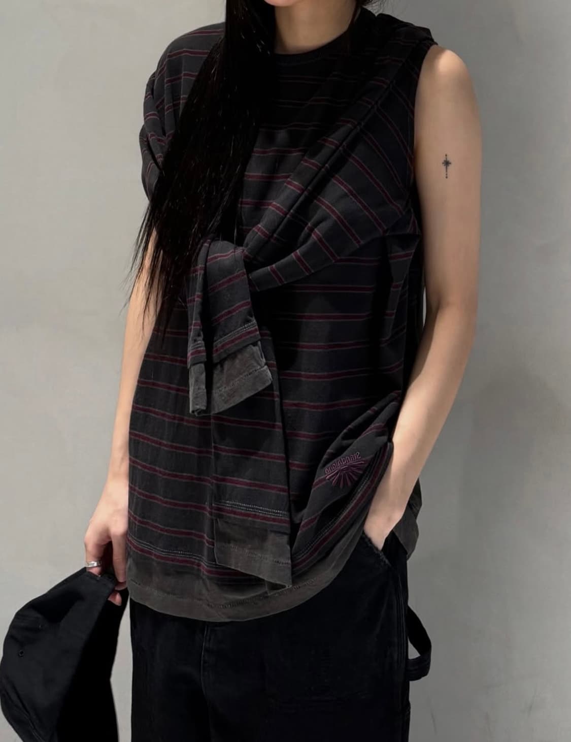 스탠드얼론 레이어드 햄 스트라이프 롱 슬리브 버건디 상품이미지1