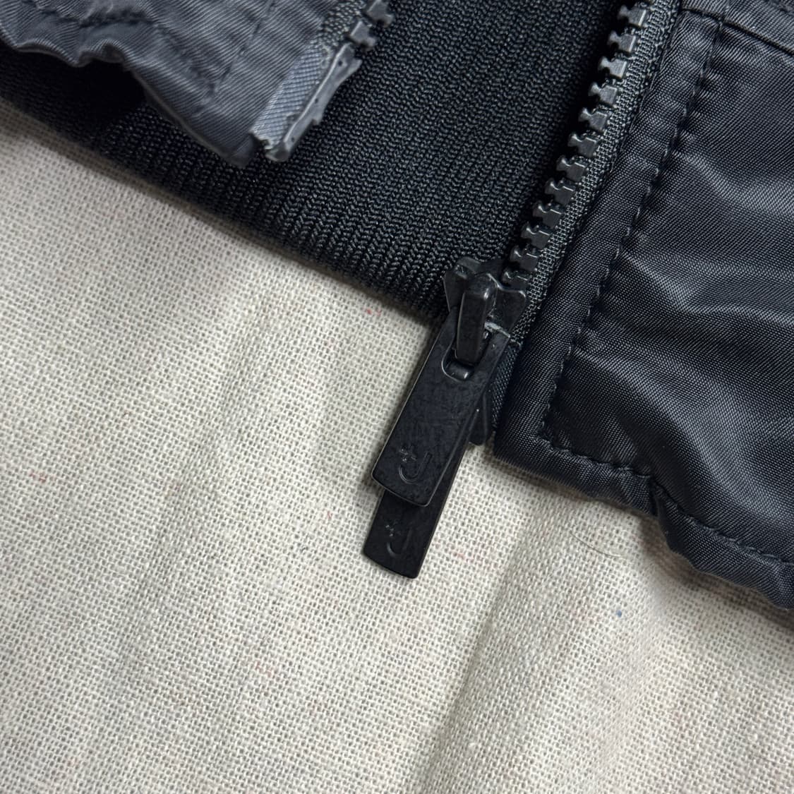 유니클로 x 질샌더 구스다운 ma1 봄버 XL 상품이미지5